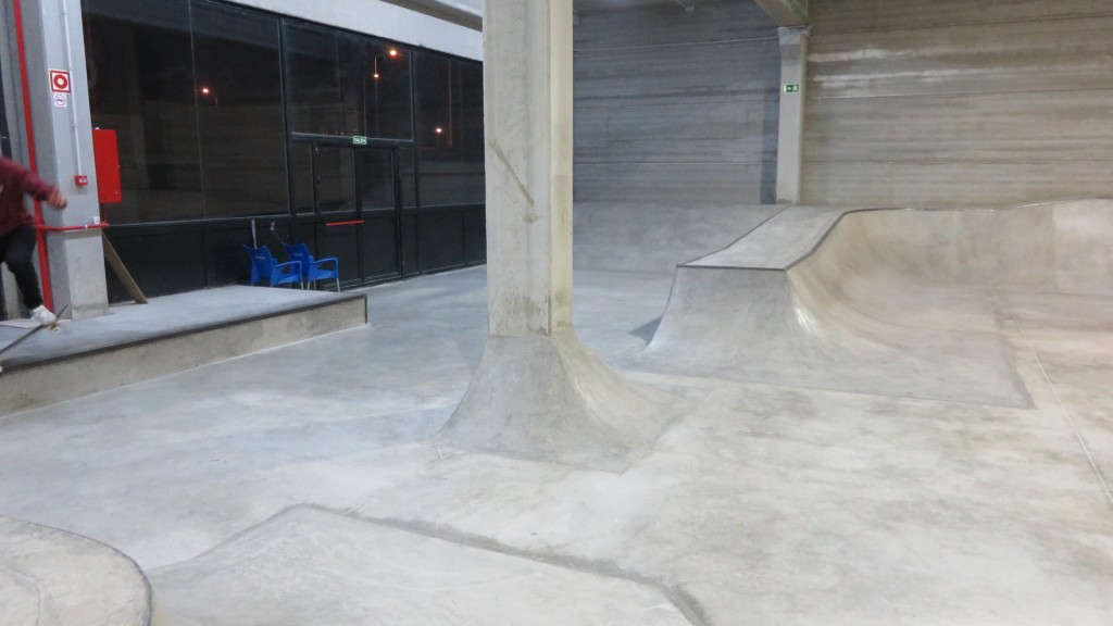 foto-indoor-skatepark-wallride-madrid-la-nave-villanueva